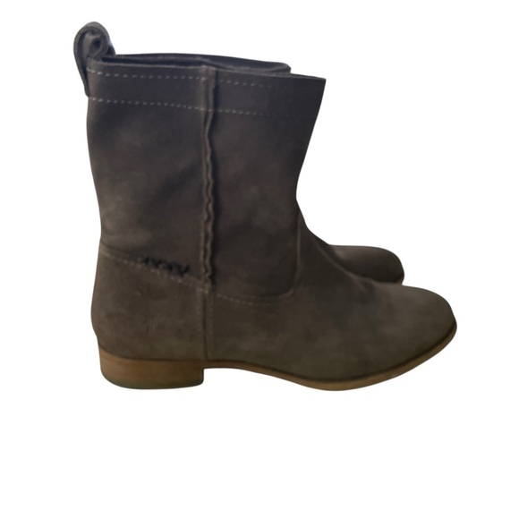 Frye Dark Brown Suede Cara Ankle Pull On Booties 9 - Picture 4 of 14